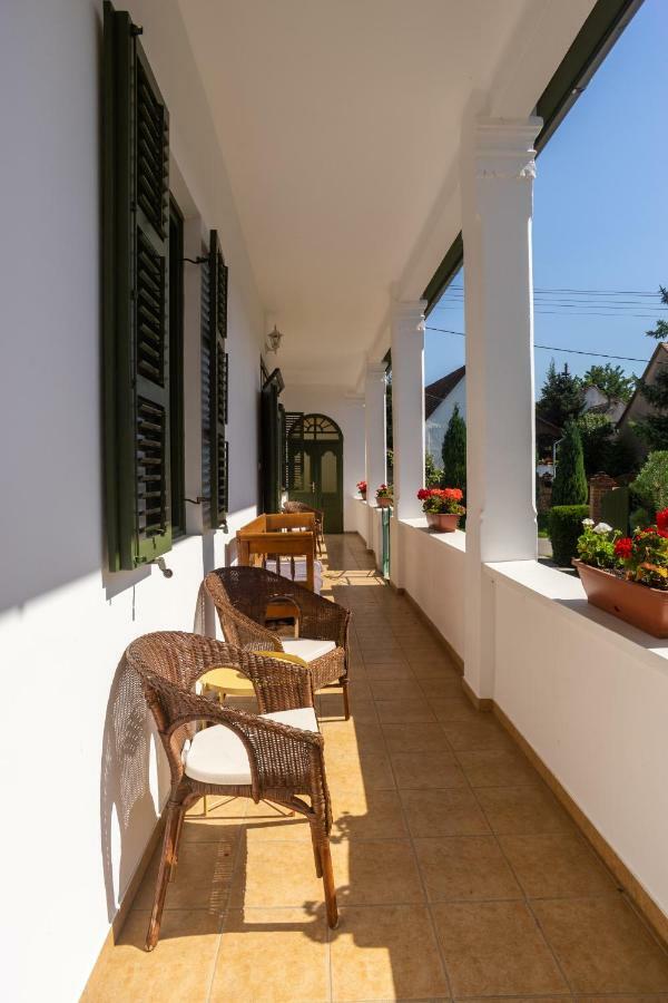 Vaj Bisztro Es Vendeghaz Apartment Palkonya Exterior photo